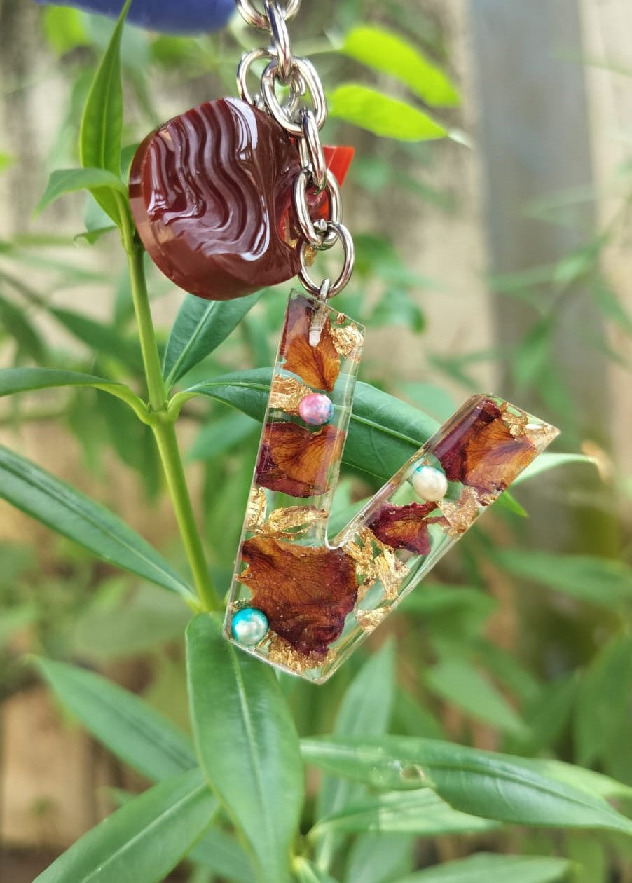 'V' Letter flower Keychain